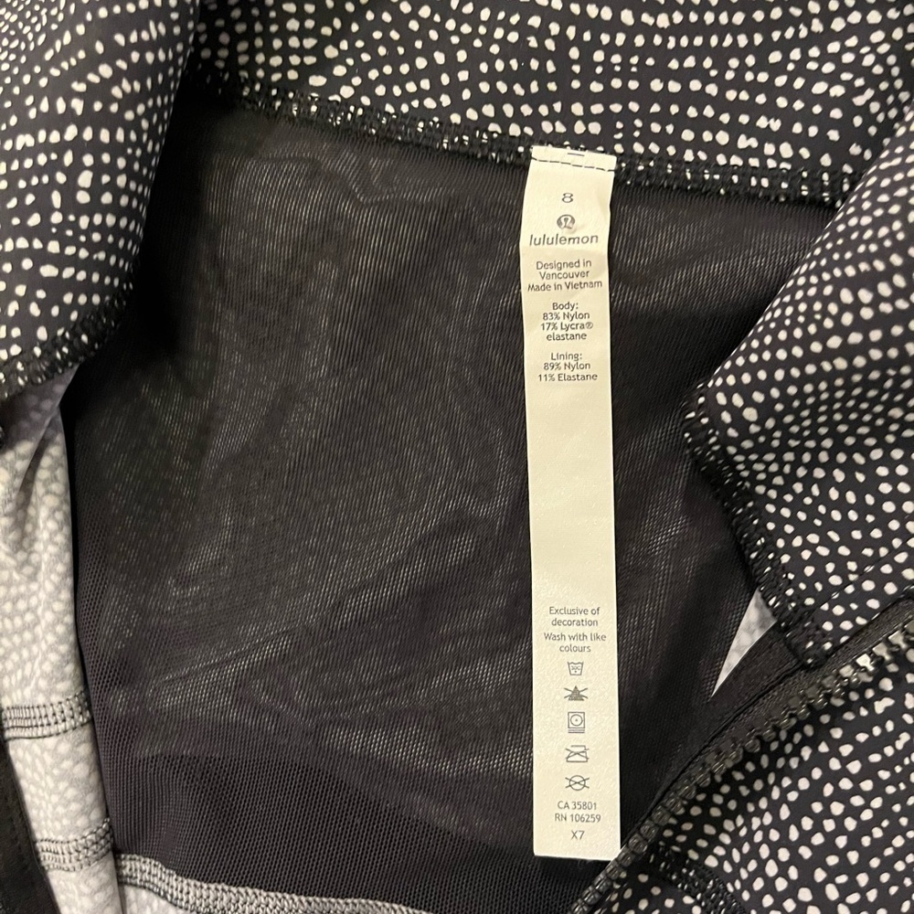 Lululemon black and white zip up jacket define size 8 - Picture 2 of 3
